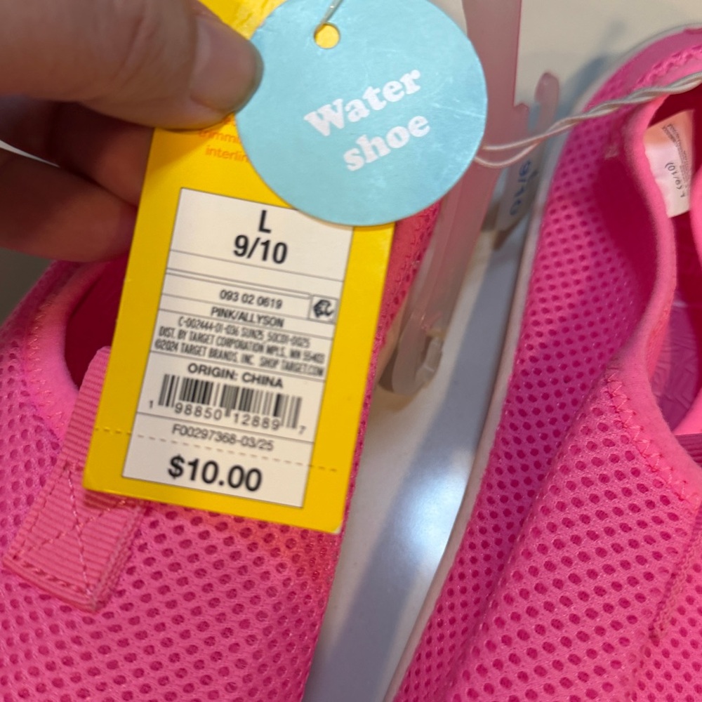 Women's Pink Water Shoes. Large 9/10. Bright pink - Picture 3 of 3